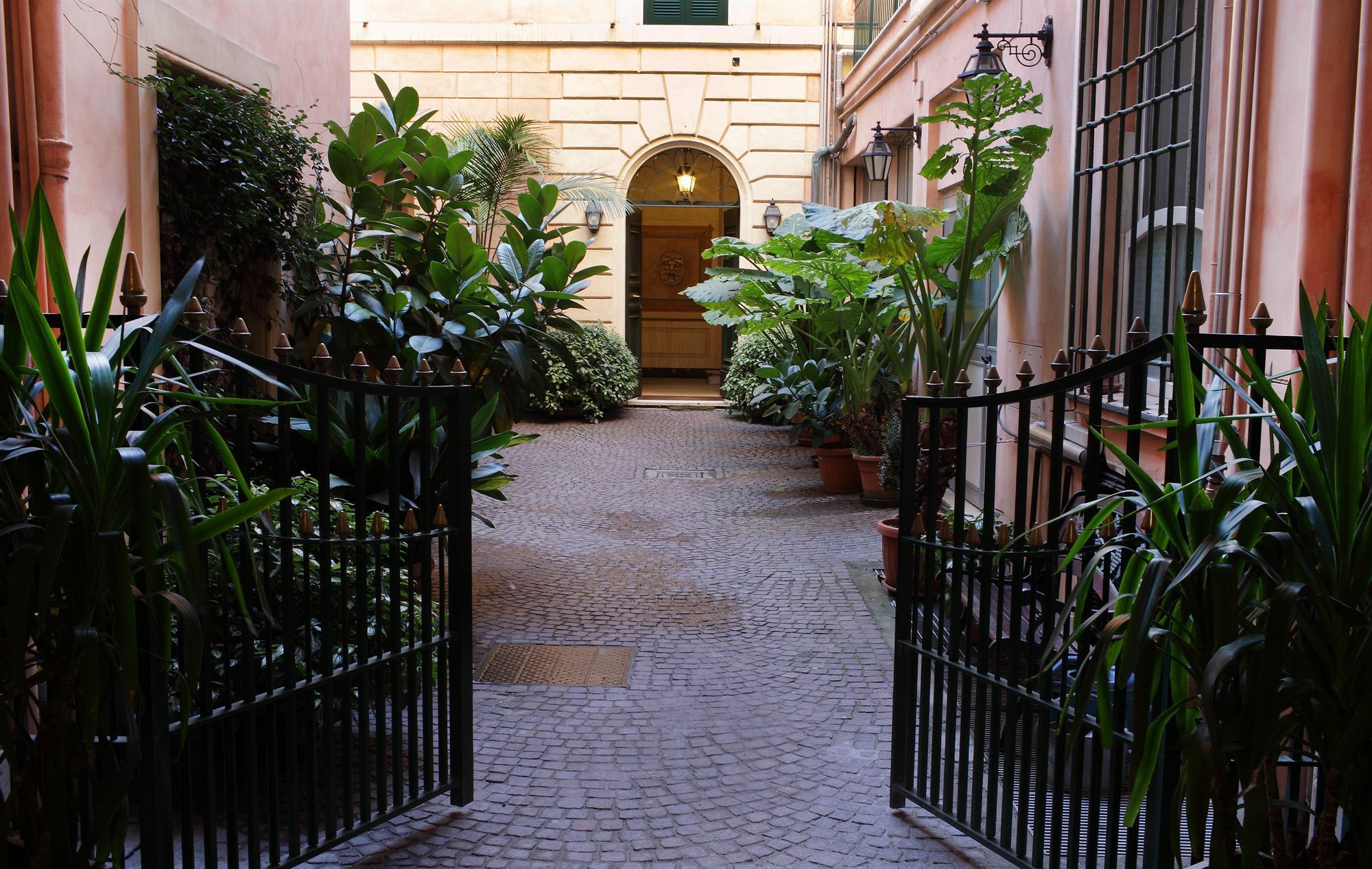 At Forty-One Rome Bagian luar foto